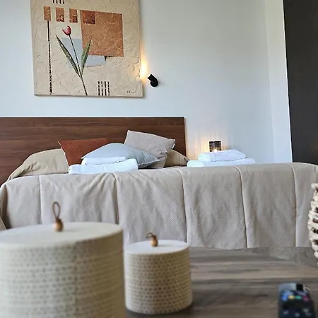 White Coral Apartment *