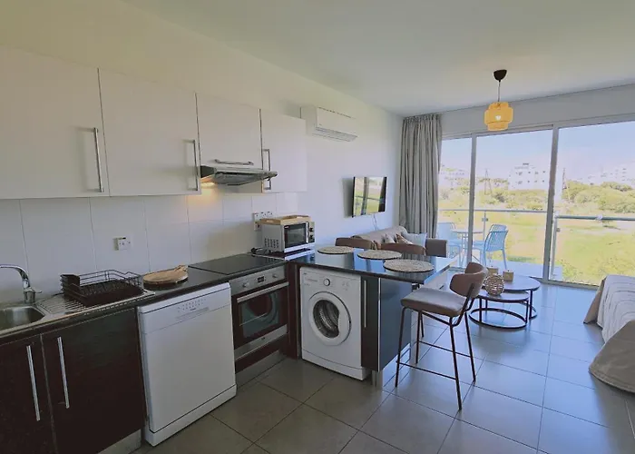 White Coral アパート プロタラス